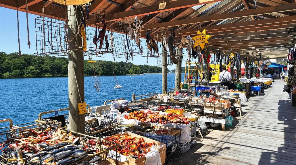 seafood dining at wharf